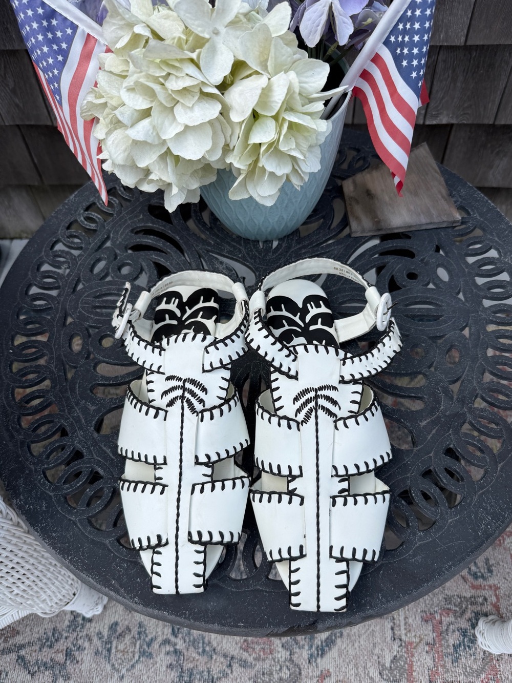 FARM RIO Whipstitch Palm Tree Sandals size 9